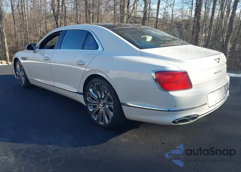 2022 Bentley Flying Spur V8 z USA, uszkodzony, nr VIN SCBBG6ZG8NC003342